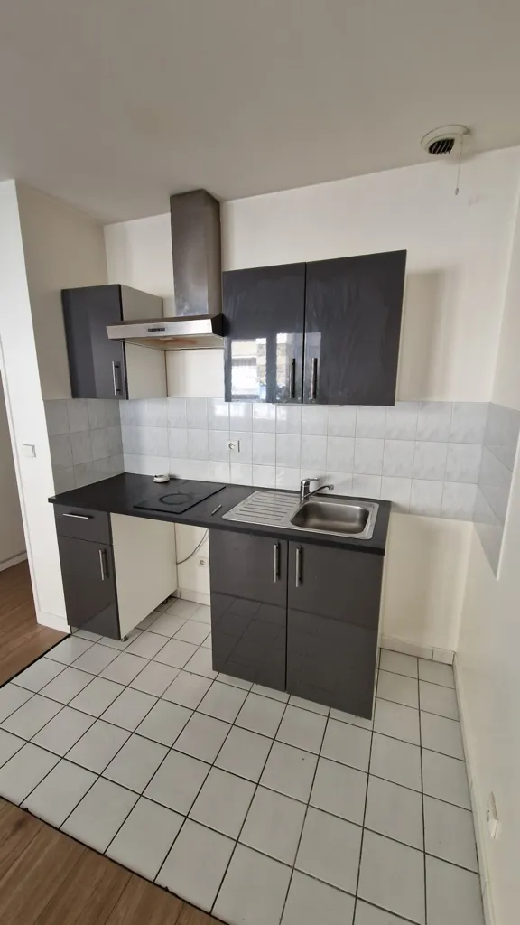 Cucina - Studio with Balcony in Nogent-sur-Marne Centre
