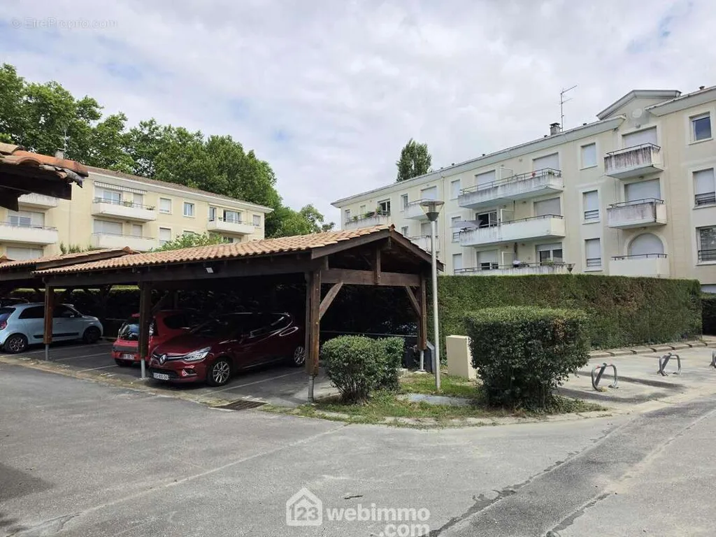 Extérieur - Appartement avec Piscine et Parking à Blanquefort