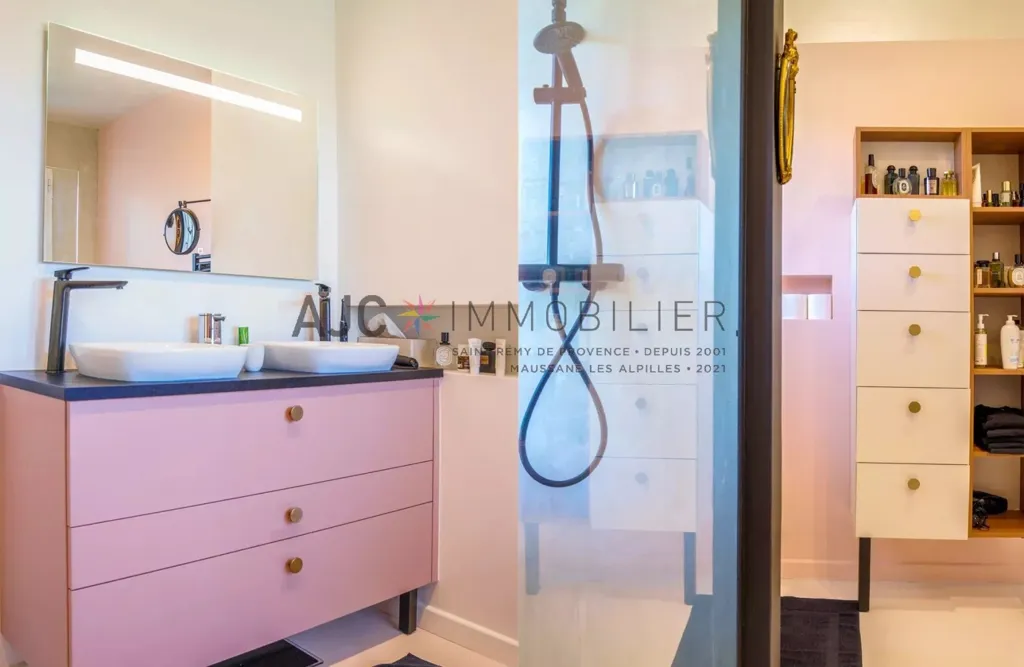 Salles de bain - Maison avec Piscine sur les Alpilles à Mouriès