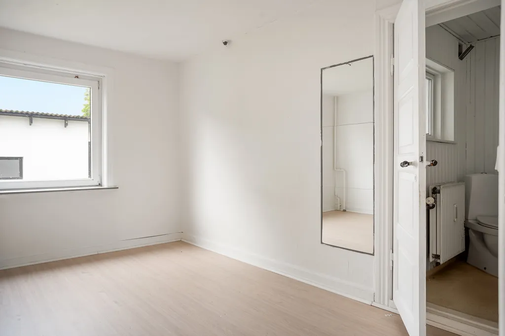 Toad - Villa with Multiple Units in Knudstrup