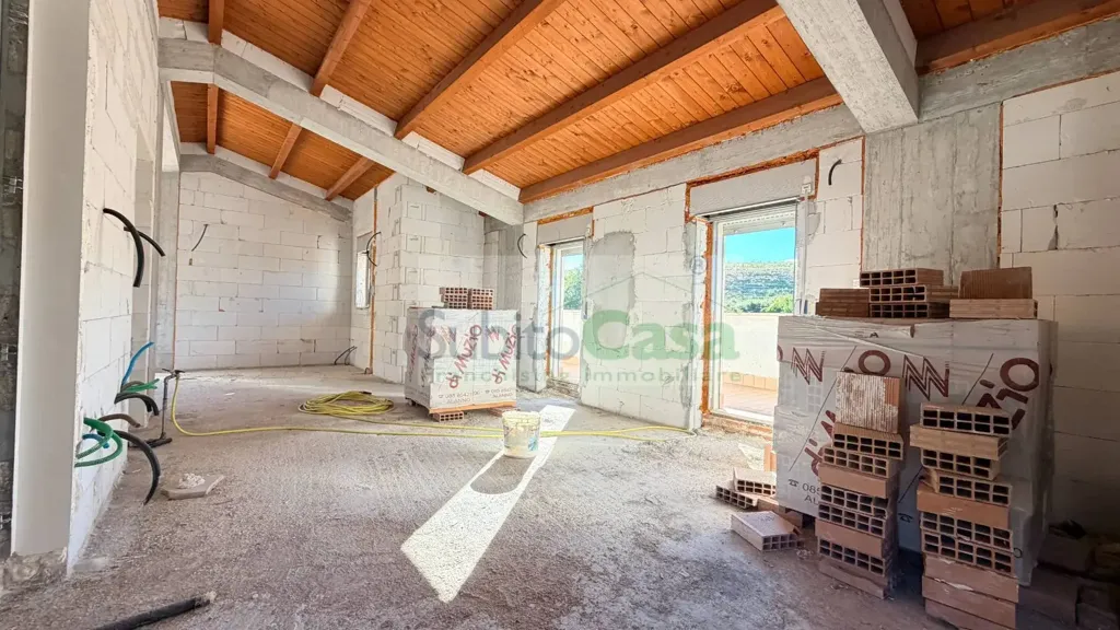 Pièces - New Apartment with Balcony in Turrivalignani