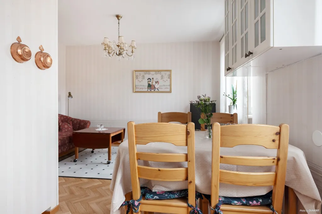 Salle à manger - Apartment with Balcony in Central Location