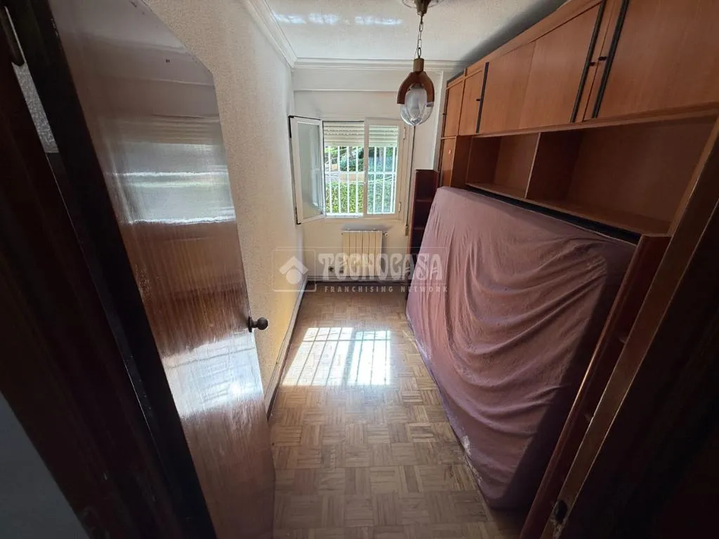 Bedrooms - Bright Apartment with Garden Views in Usera, Madrid