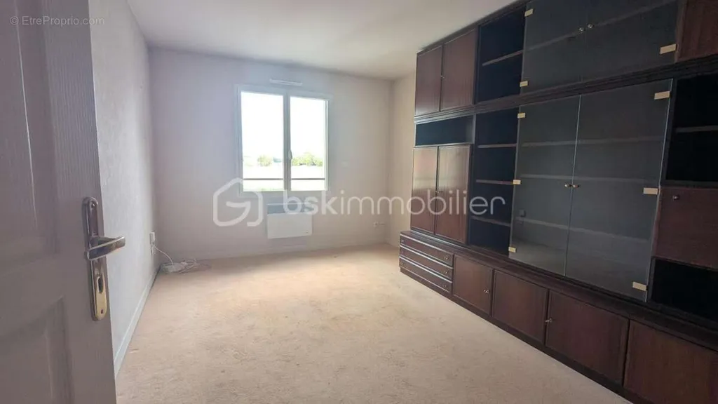 Bedrooms - Bright Apartment with Double Garage in Petit Chantilly, Orvault