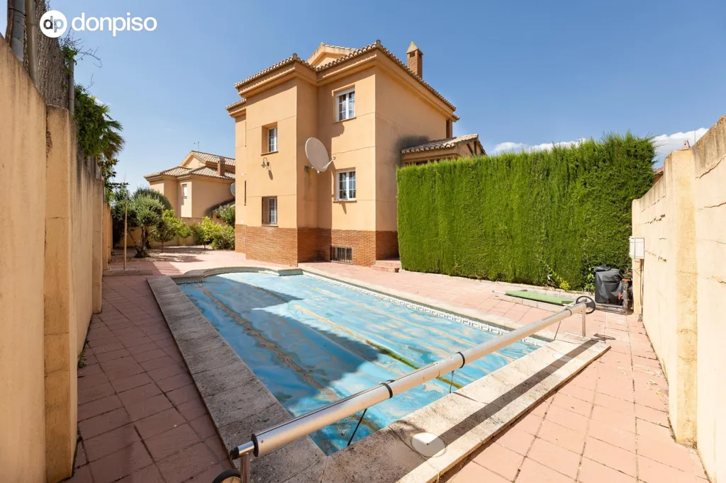 Bassein - Chalet with Pool in Granada's Calle Ajenjo