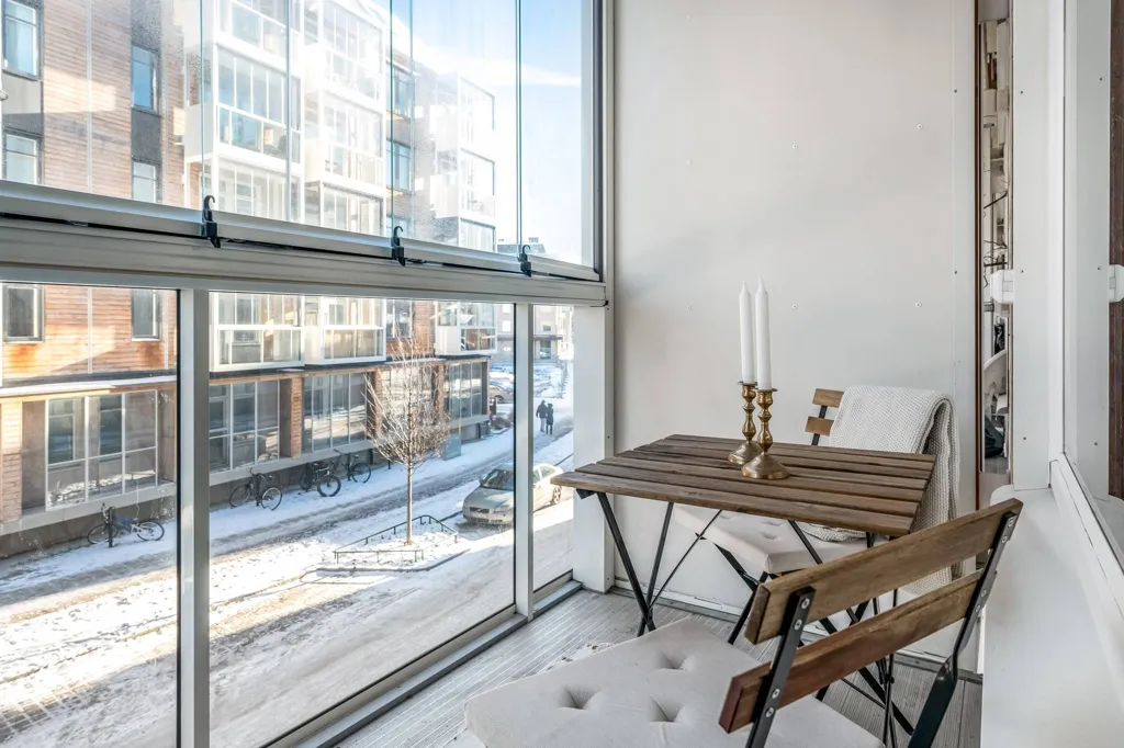 Balcon - Modern Flat with Glass Balcony in Hägerneholm