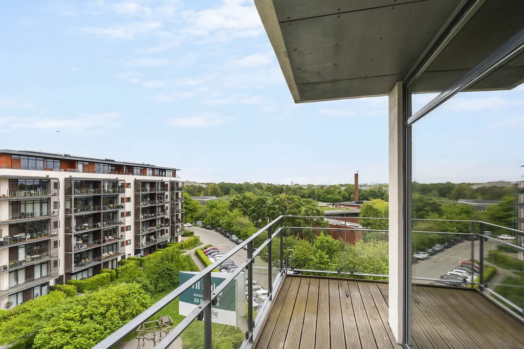 Balcone - 3-Bed Apartment with Balconies in Søborg