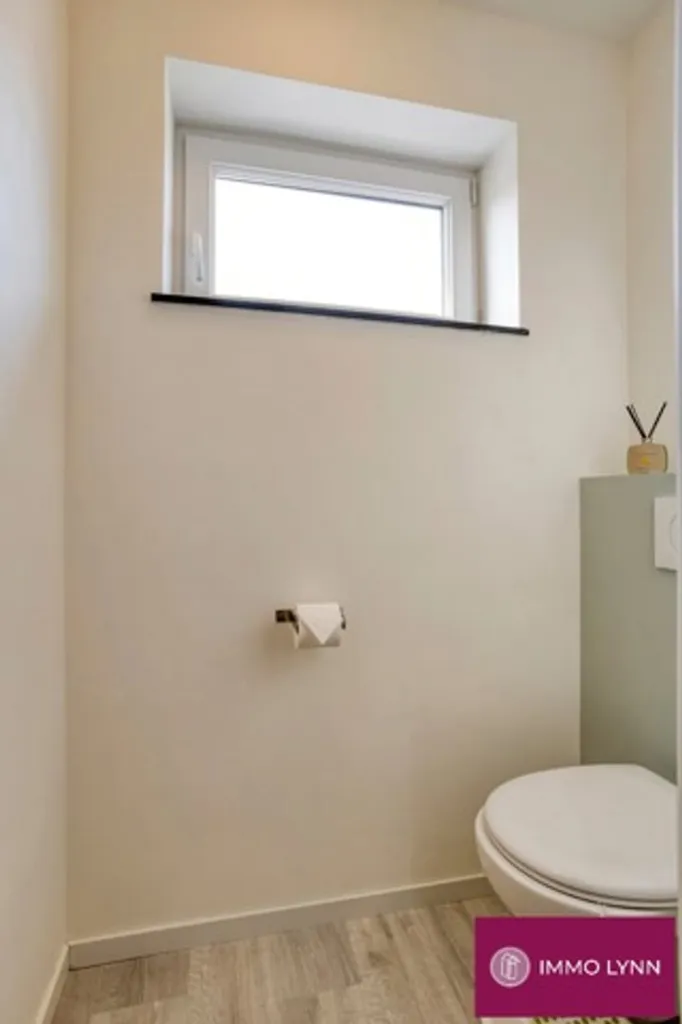 Bathrooms - Contemporary House with Large Attic in Kampenhout