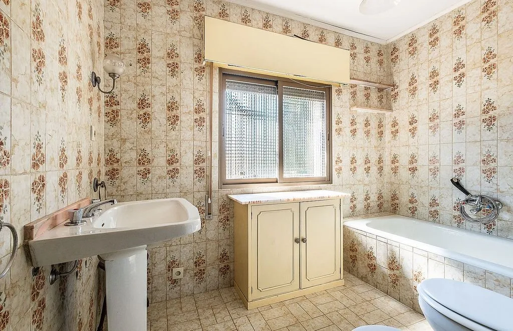Bathrooms - Chalet with Pool in Aravaca