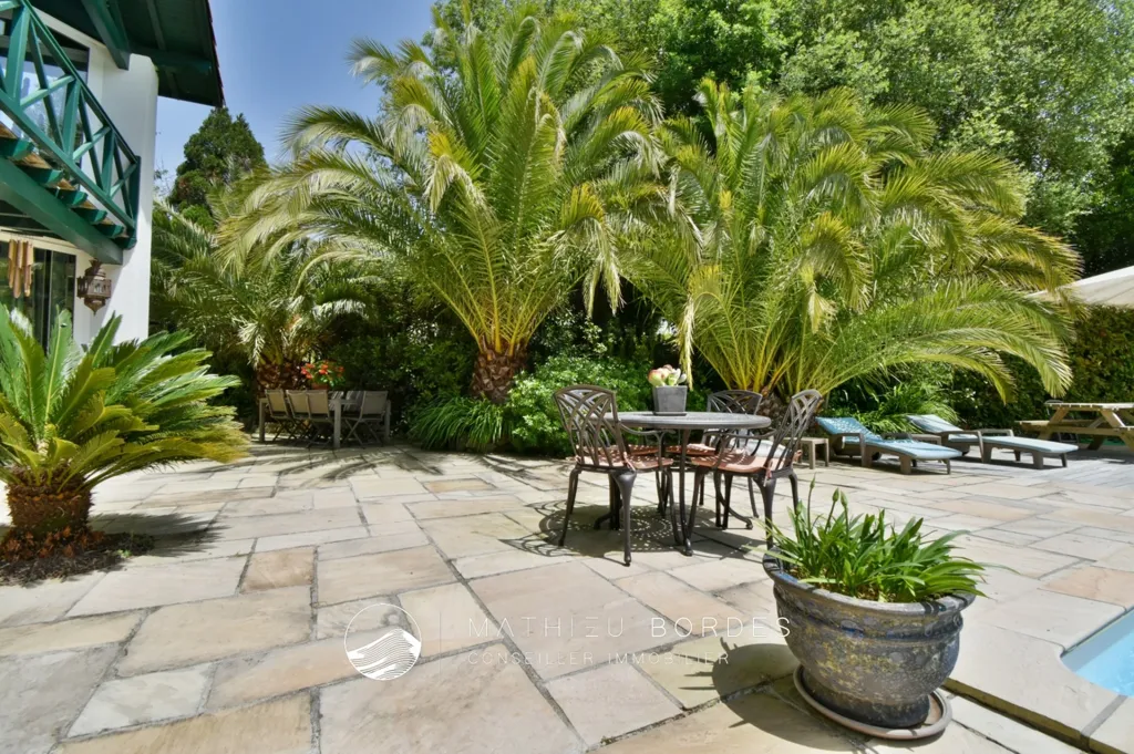 Terrass - Character Villa with Pool in Villefranque