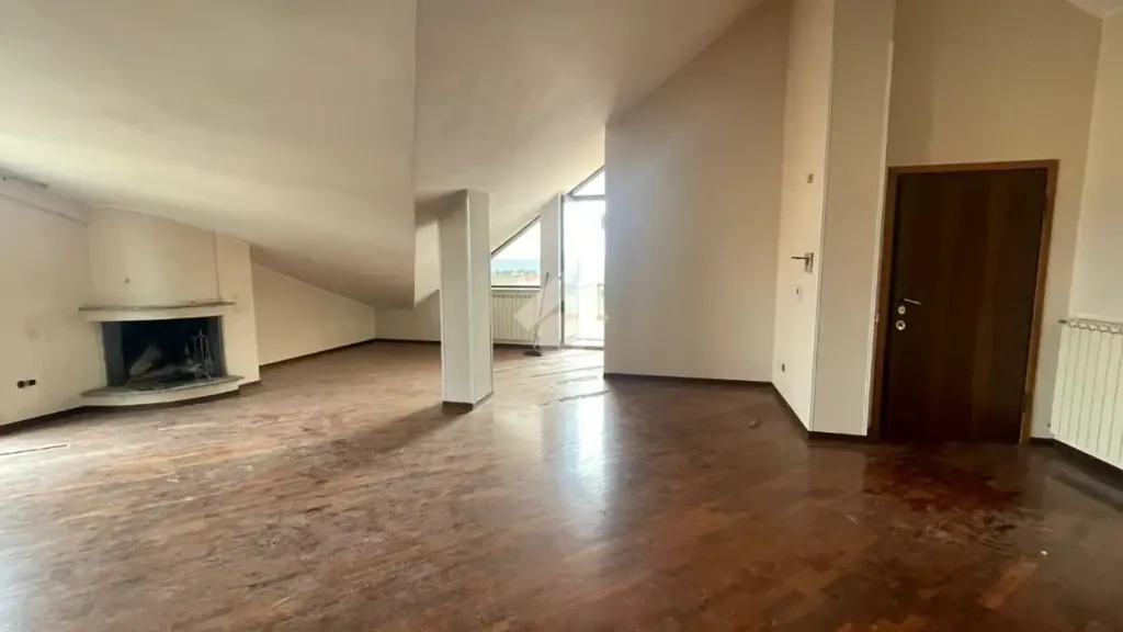 Pièces - Attic Apartment with Terrace in Terni