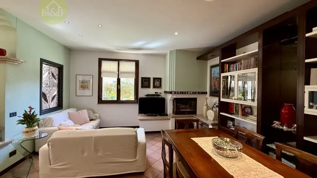 Séjour - Bifamiliare Villa with Private Garden in Legnago