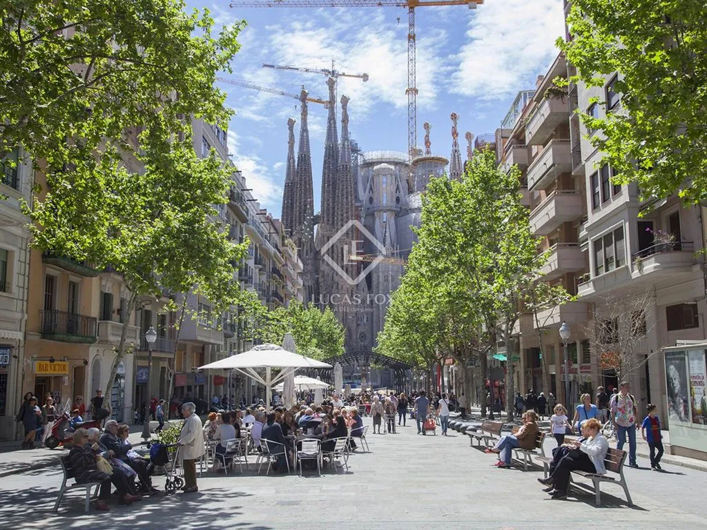 Luxury Apartment with Historic Character in Eixample Right