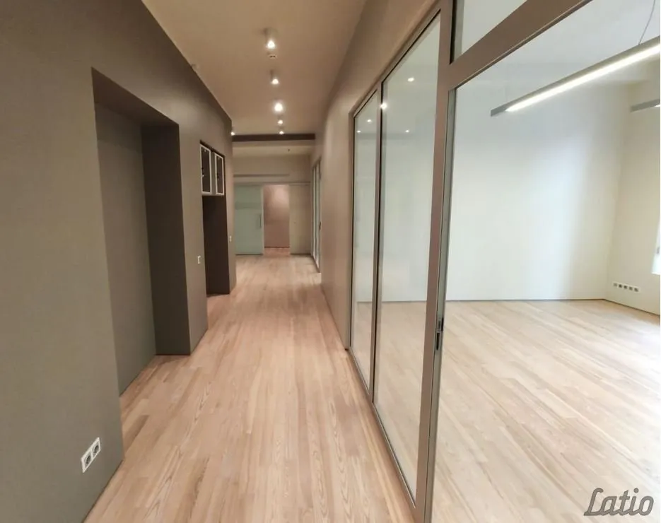 Entrée - Office Space with Historic Setting in Old Riga