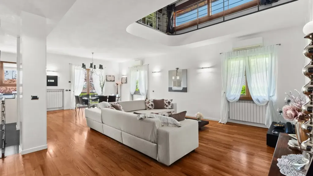 Soggiorno - Villa with Lake View in Montorfano