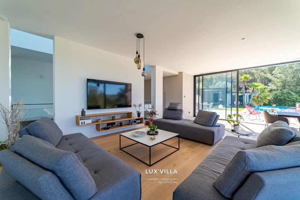 Séjour - Villa d'Architecte Connectée avec Vue Panoramique à Montferrier-sur-Lez