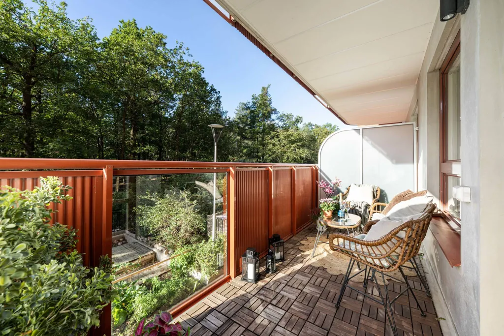 Rõdu - Modern Apartment with Garden View in Årstaskogs Väg