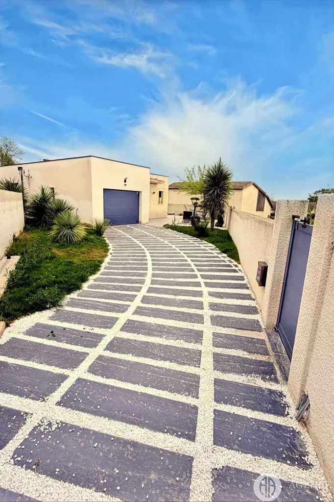 Extérieur - Maison Contemporaine avec Piscine à Chanas