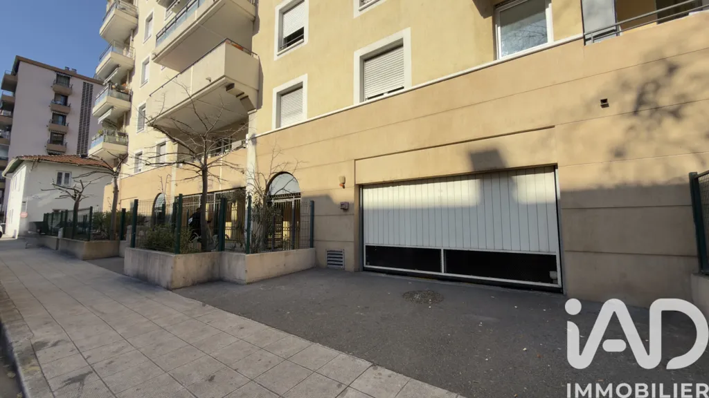 Extérieur - Parking Sécurisé en Résidence à Nice