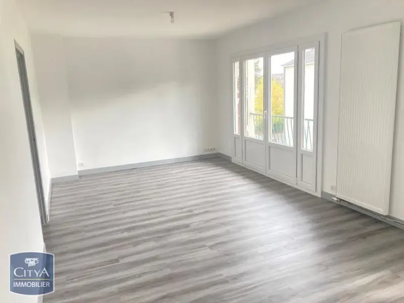 Rooms - 3-Bedroom Flat with Balcony in Saint-Avertin
