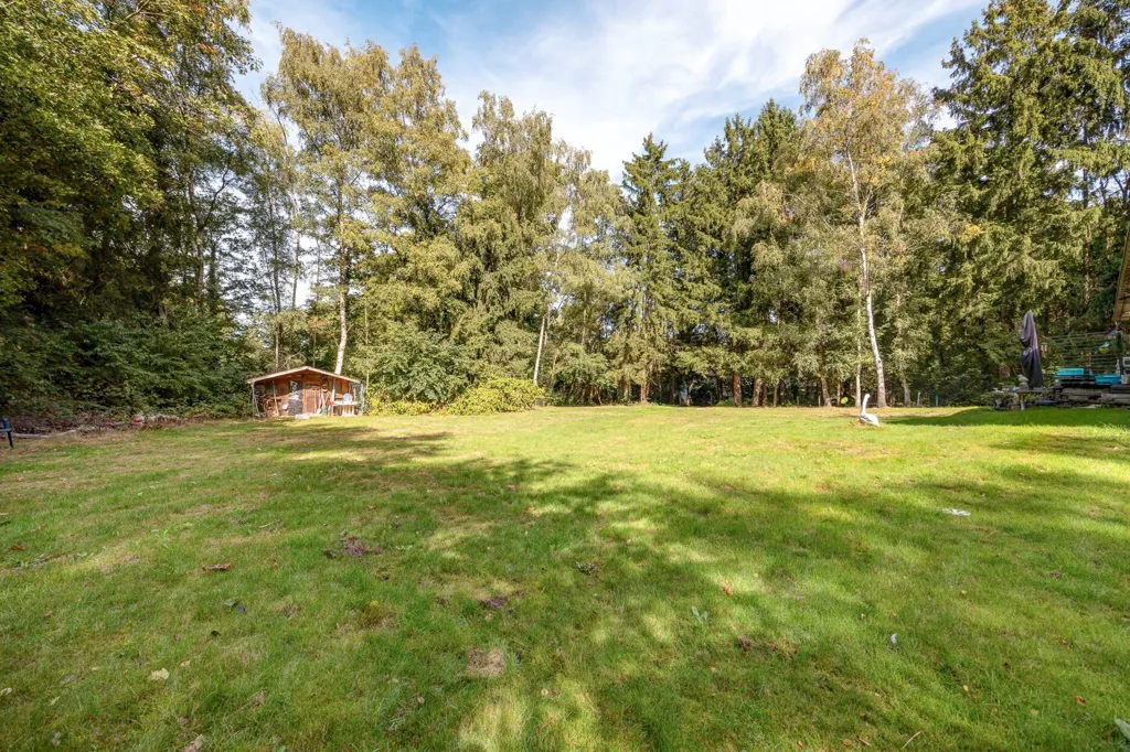 Garden - Building Plot with Renovation Potential in Lummen