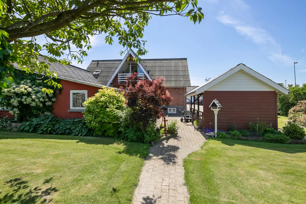 Giardino - 1943 Villa with Garden in Fjerritslev