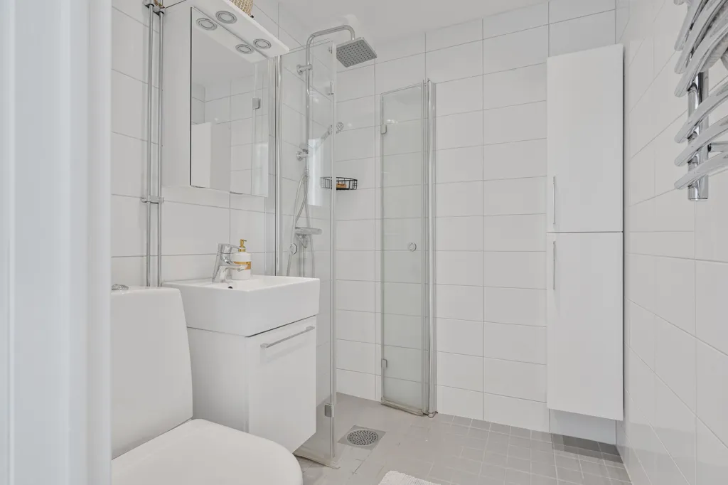 Bathrooms - Stylish Two-Bedroom with Balcony in Märsta