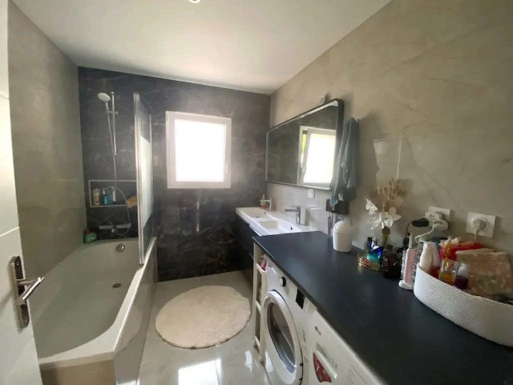 Salles de bain - Maison de 7 Pièces avec Terrasse au Calme à Monterblanc