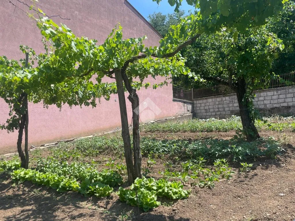 Aed - Spacious 5-Room Apartment with Garden in Motta Valle