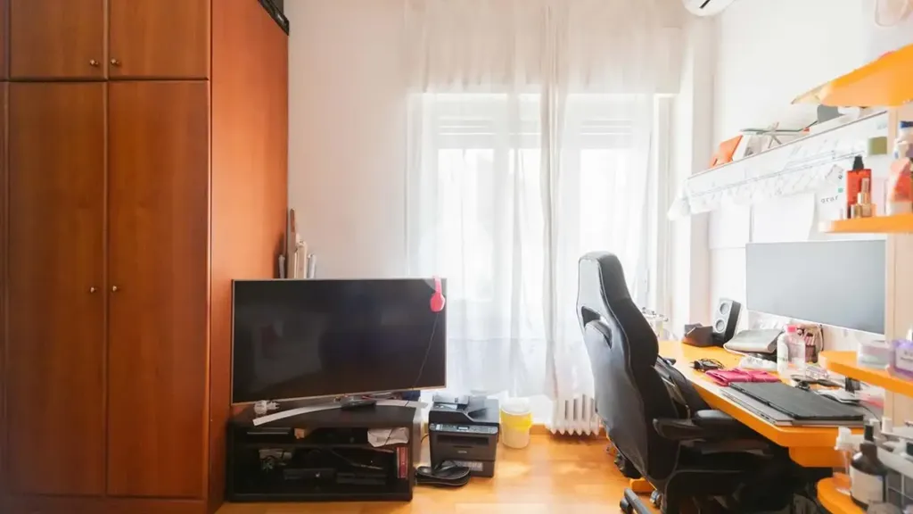 Bureau - Triplex with Balcony in Central Rome