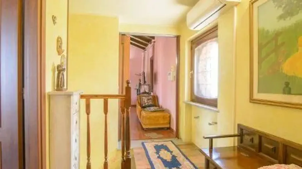 Esik - Rustic Villa with Garden near Mortara