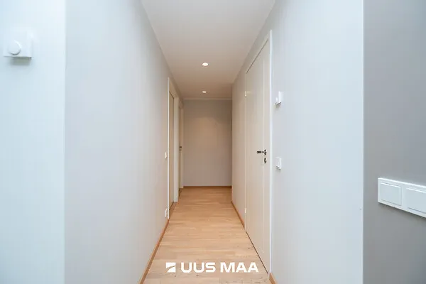 Esik - Modern Flat with Balcony in Loo Village