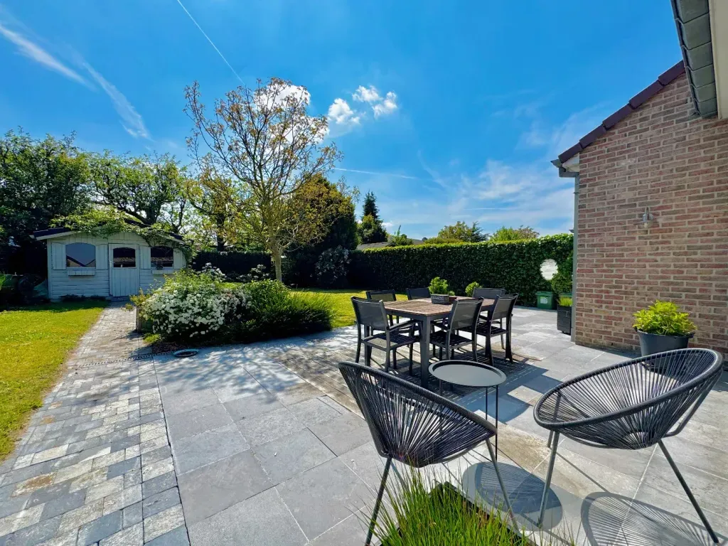 Terrasse - Maison Énergétique avec Jardin à Eeklo