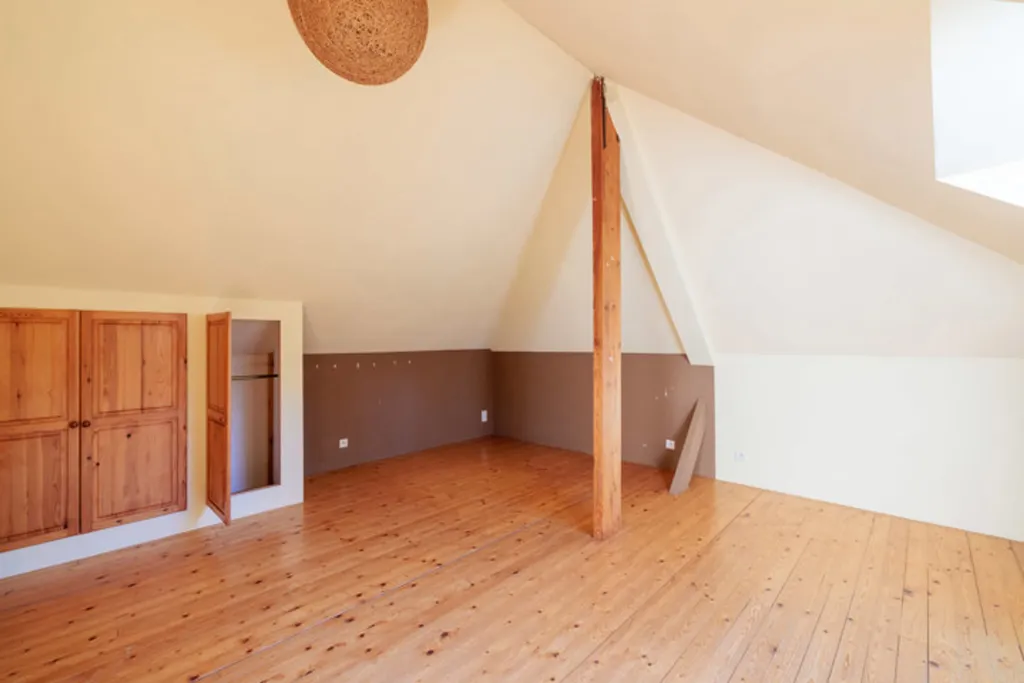 Pièces - Manoir à Rénover avec Jardin à Avernas
