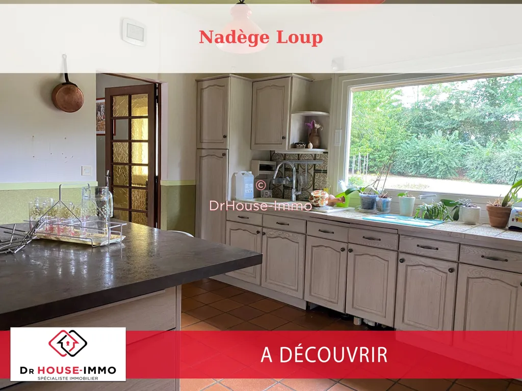 Cuisine - Pavillon Traditionnel avec Piscine à Charbuy
