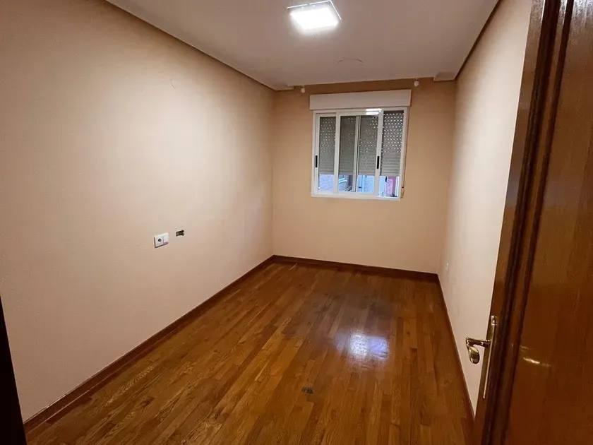 Pièces - Apartment with Balcony in Fuentes Nuevas, León