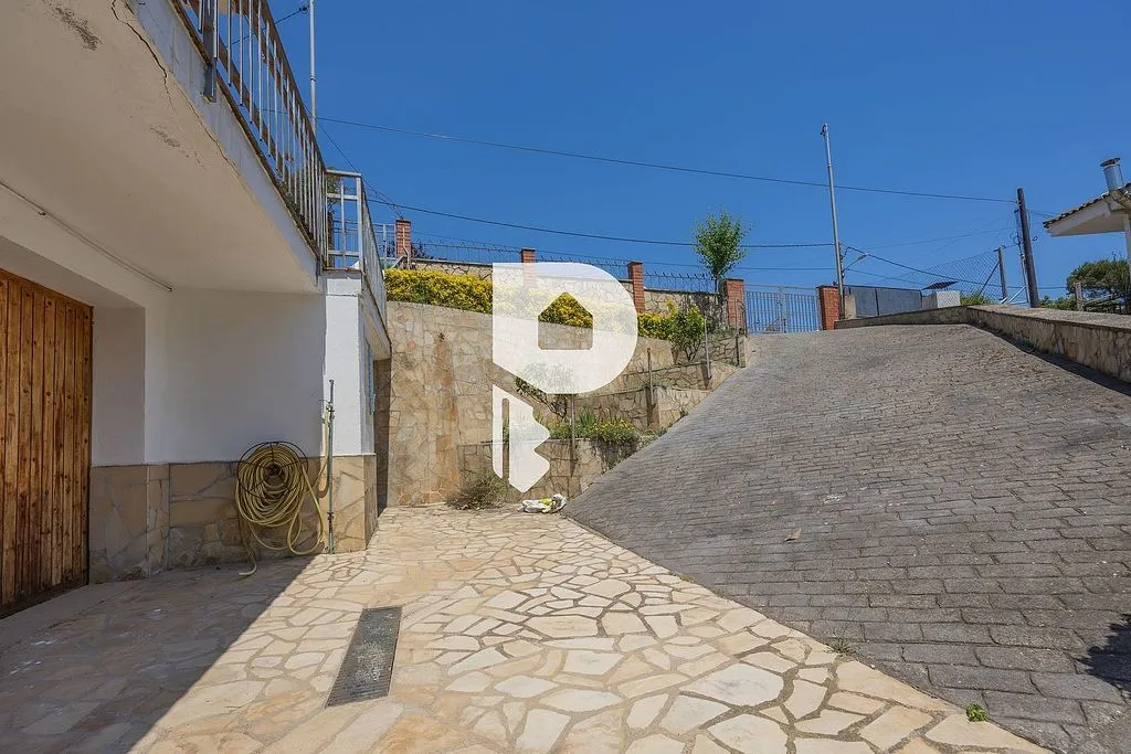 Exterior - Chalet with Pool and Terrace in Corbera de Llobregat
