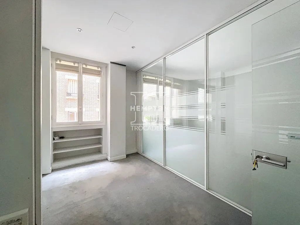 Toad - Luxury Duplex with Parking in La Muette, Paris