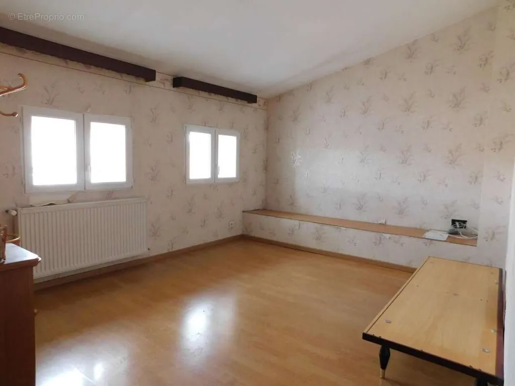 Chambres - Immeuble avec 2 Logements à Rambervillers