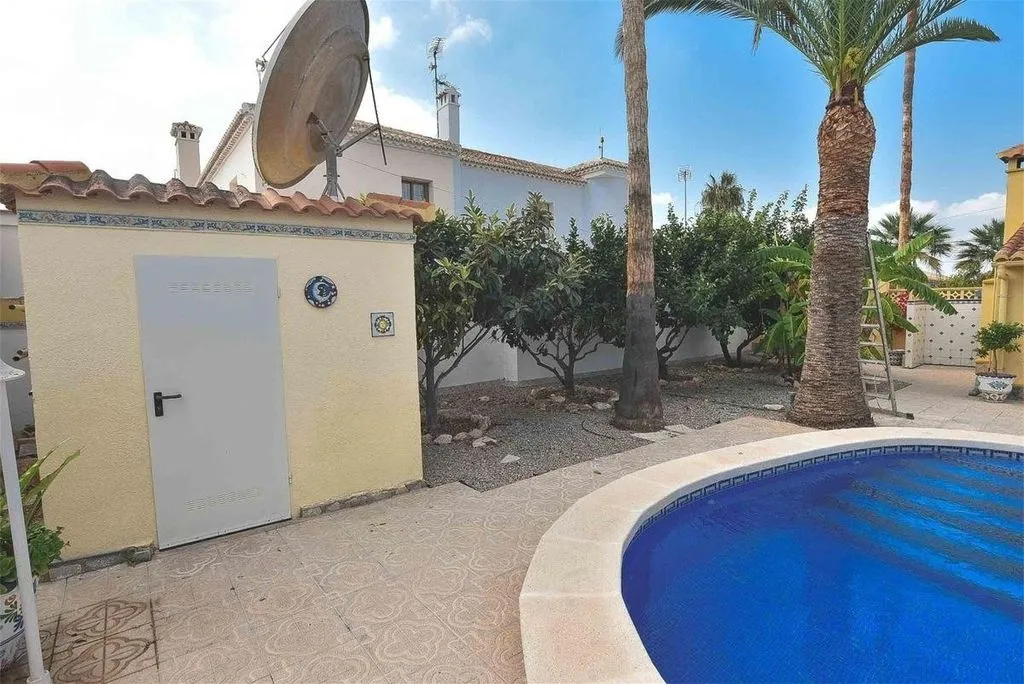 Bassein - Detached Villa with Pool in Torrevieja