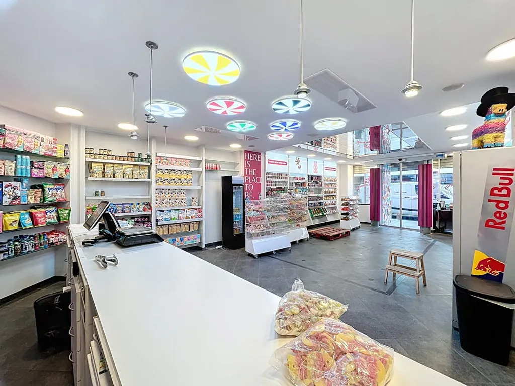 Toad - Commercial Space with Large Frontage in Brussels