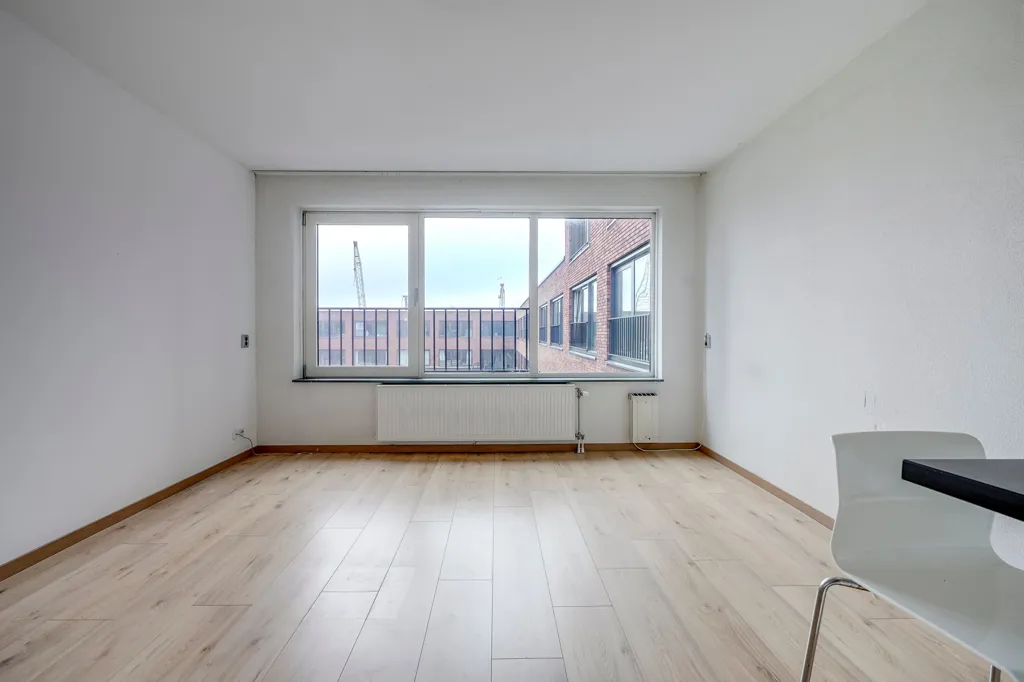 Bureau - Studio Flat with Canal View in Utrecht