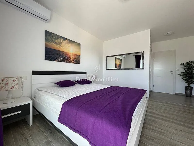 Magamistoad - Modern Villa with Sea Views in Baška Voda