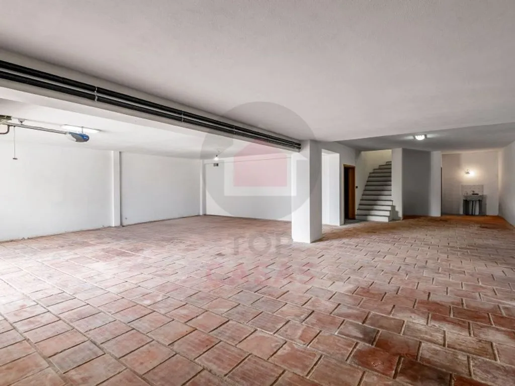 Garaaž - Detached House with Pool and Lagoon Views in Caldas da Rainha