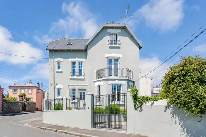 Exterior - 1930s House with Garden in Brest