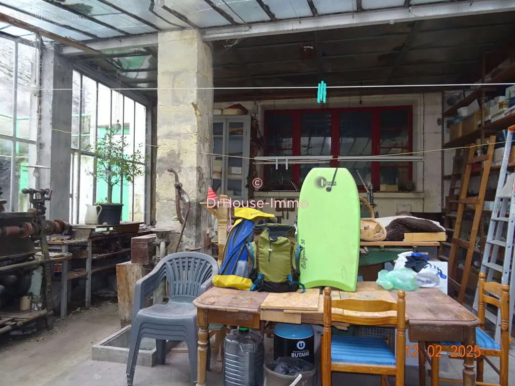 Lavanderia - Restoration-Ready Stone Building in Saint-Savin