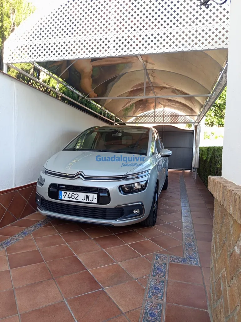 Garage - Independent Chalet with Pool in Cerros de Montequinto