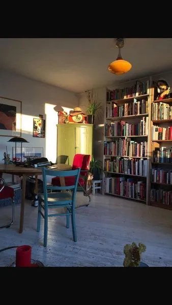 Bureau - 3-Bedroom Apartment with Balcony in Amsterdam