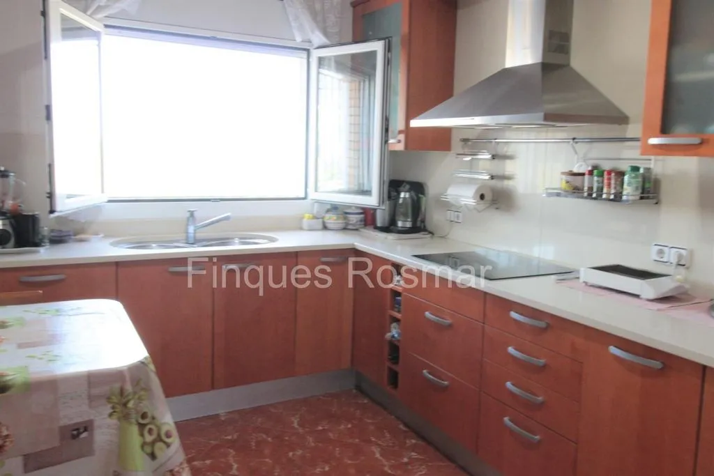 Cuisine - Luxury Villa with Pool in Lloret de Mar