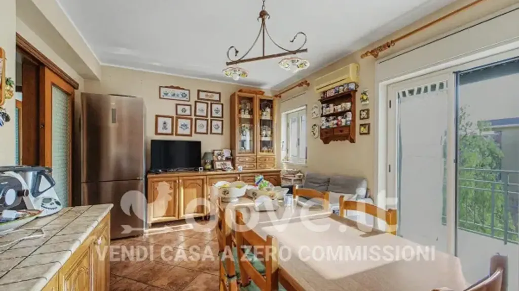 Esszimmer - Rearranged Apartment with Balcony in Catania